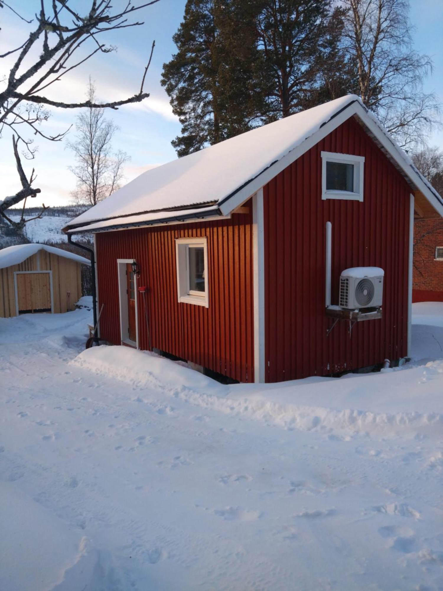 Nyrenoverad Charmig Gaeststuga Med Sovloft I Jaerpen Jarpen Екстериор снимка